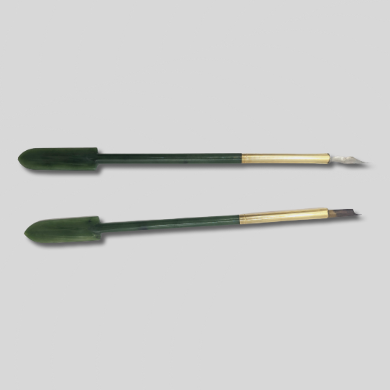Photo of Beatrix Farrand's pair of matching Hermes dip pens with jade handles. 